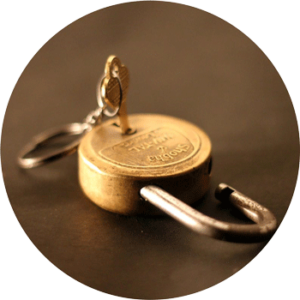 Datenschutz-Schloss-gertrudbossert, Foto eines alten Schlosses mit Schlüssel als Symbol für Sicherheit und Datensicherheit